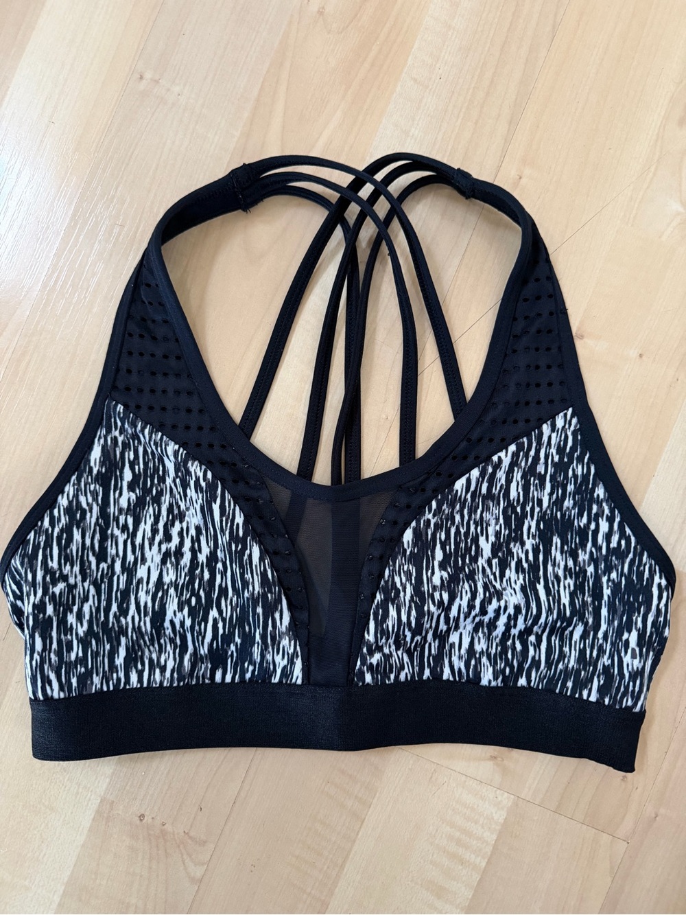 La SENZA Black & White Strappy Mesh Sports Bra